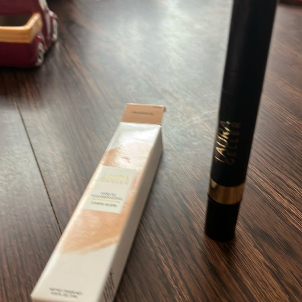 Laura Geller cheek glow serum illuminating in champagne